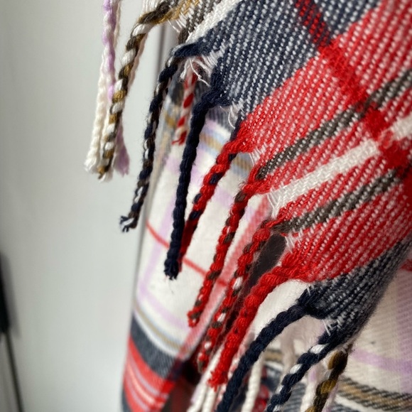 Plaid Soft Winter Scarf - Picture 4 of 5